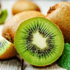Kiwi ile kalorii ma naprawdę? Poznaj pełną wartość odżywczą owocu