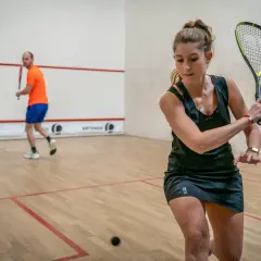 Squash i spalanie kalorii - poznaj prawdziwy potencjał tej gry