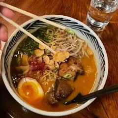 Ile faktycznie kalorii ma ramen: poznaj pełną wartość kaloryczną zupy