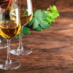 Ile kalorii ma wino? Poznaj kaloryczność każdego rodzaju trunku