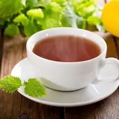 Ile kalorii ma czarna herbata i dlaczego warto ją pić każdego dnia?
