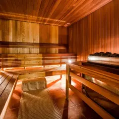 Ile kalorii spala sauna: poznaj prawdziwe liczby i efekty odchudzania