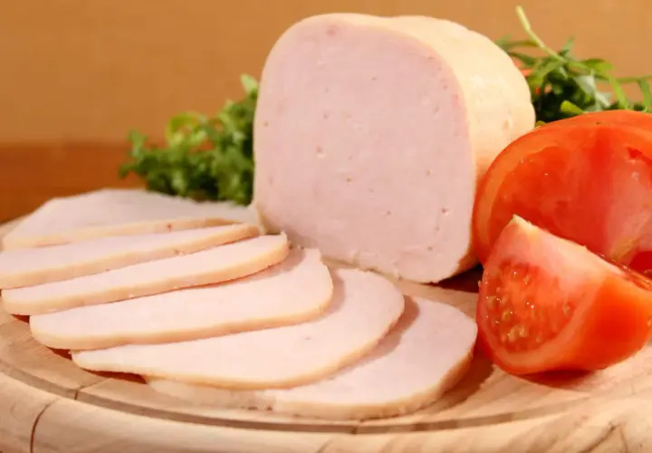 Ile kalorii ma szynka z kurczaka i dlaczego warto ją jeść?