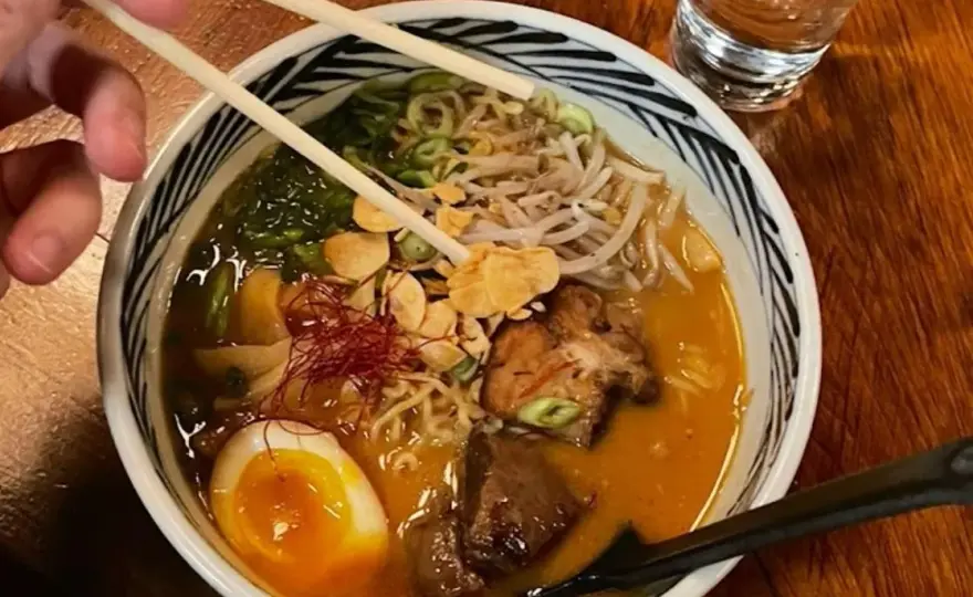 Ile faktycznie kalorii ma ramen: poznaj pełną wartość kaloryczną zupy