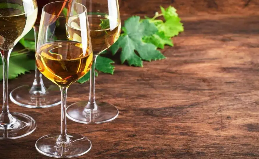Ile kalorii ma wino? Poznaj kaloryczność każdego rodzaju trunku