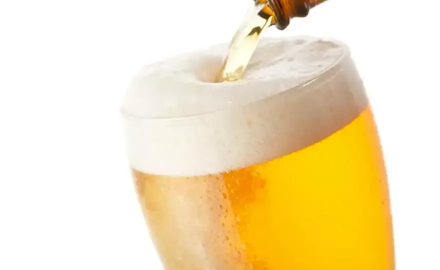 Ile naprawdę kalorii ma 0,5 l piwa - szczegółowe zestawienie dla każdego rodzaju